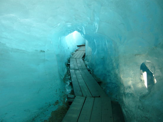 Im Rhonegletscher Schweiz
Flug vom Mont Blanc zum Rhonegletscher