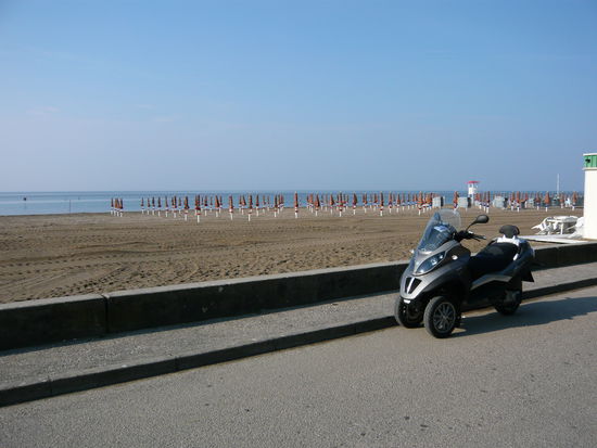 Am leeren Strand von Grado