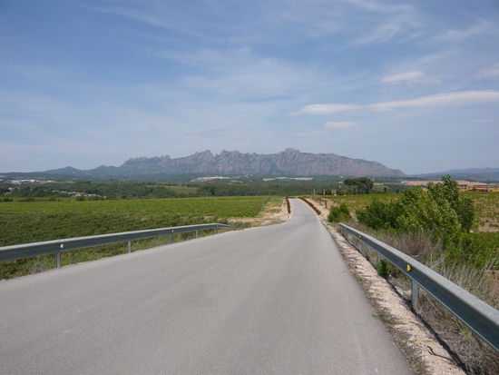 Von Pamplona nach Jaca u Huesca
Im Hintergrund die Pyrenäen