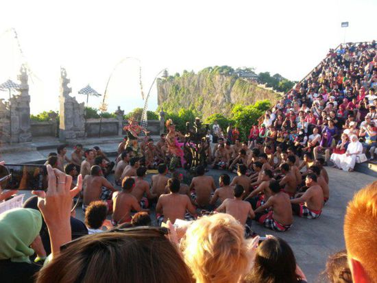 Traditioneller Tanz ! Ziemlich abgedreht