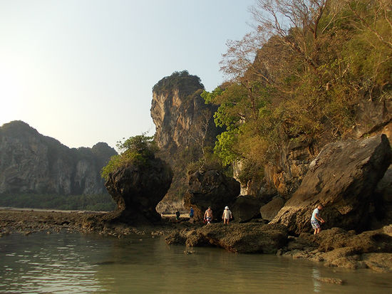 Tonsay Beach ist nur bei Ebbe übers Wasser für Trittsichere von Railay aus zu erreichen.