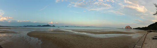 Sonnenuntergang mit Blick auf Phang Nga.