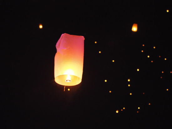 der ganze Himmel ist voll von den Ballons