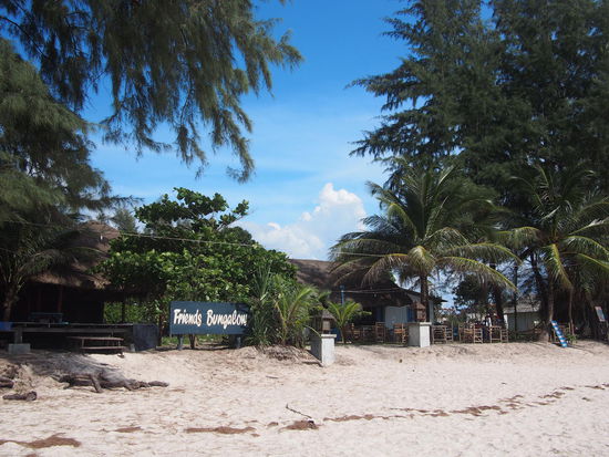 Friends Bungalows vom Strand aus