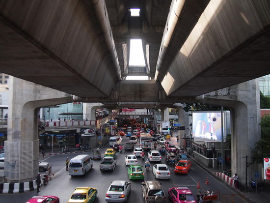 Uebersichtliche Verkehrsituation am Siam Square
