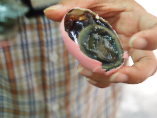 Ich habs wirklich probiert... schmeckt wie Ei halt...