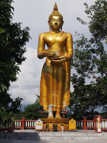 und zu guterletzt der stehende Buddha