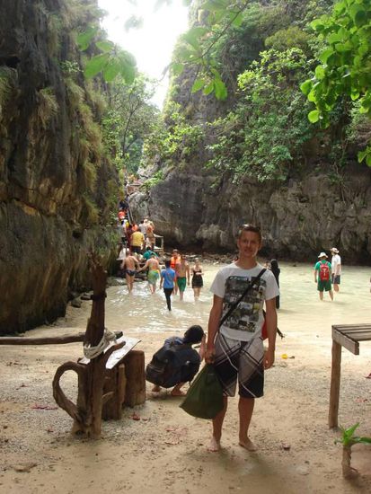 Dieses Bild gibt's auch ohne Touristen im Hintergrund, werd ich daheim mal rauskramen und dazu laden..