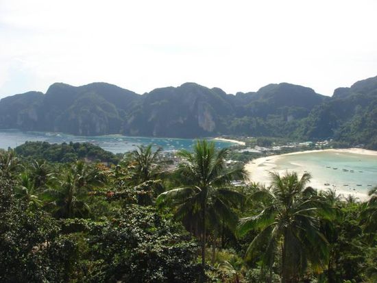 Ausblick vom Viewpoint auf den bebauten Strandabschnitt, von wo wir dann auch wieder abgelegt haben