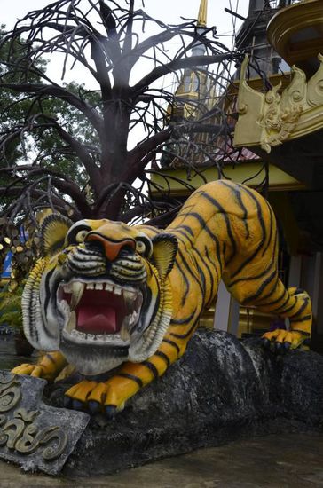 Tigerskulptur am Eingang