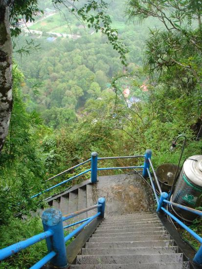 Zum Glück hats nur ca. 25°C gehabt - dafür aber Regen und ca. 100% Luftfeuchte. Wir sind klitsch nass oben angekommen.