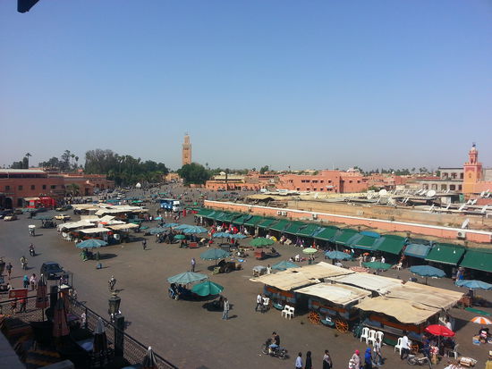 Nochmals aus dem Cafe de France gesehen...dahinter die Koutoubia Moschee