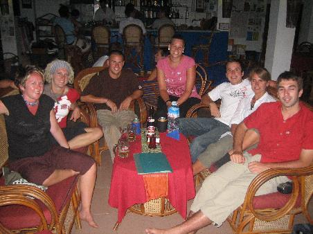 Tam, Mim, ein Englaender, ich, Andrew und 2 Franzosen