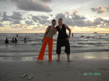 wieder ein schoener Sonnenuntergang (man beachte meine tolle Hose - wie eine Windel - ich liebe sie!)