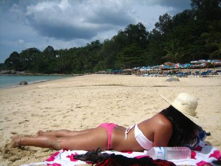 Surin Beach mit dem sexy beach babe Pauline