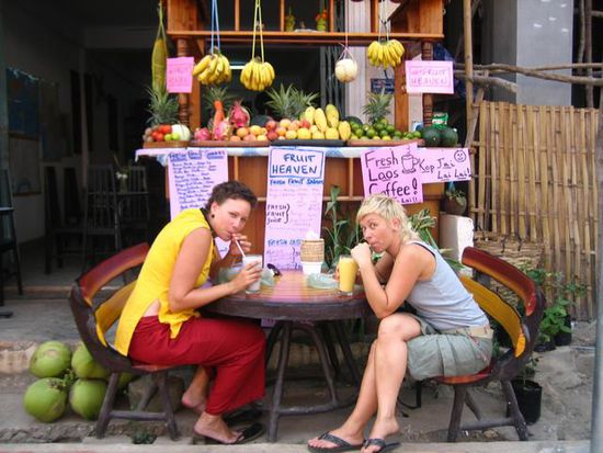 ich und Gisi beim Fruitshake-schluerfen