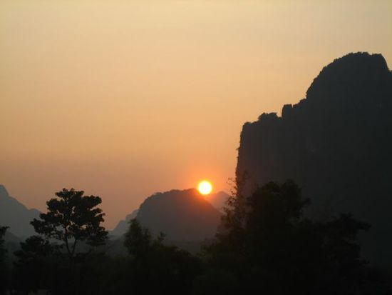 und zum Schluss nochmal ein Sonnenuntergang von der Terasse aus...
