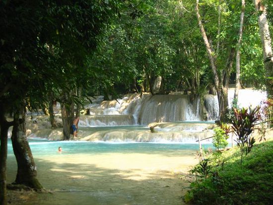 der Wasserfall besteht aus mehreren Ebenen