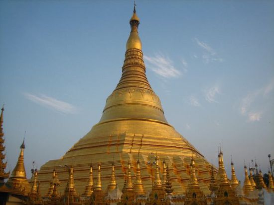 die Shwedagon Pagode bedeckt mit purem Gold