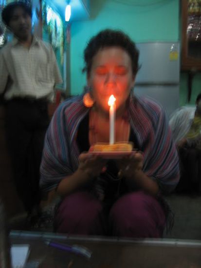 Happy Birthday to me...
Sogar Kerze und Kuchen war aufzutreiben!