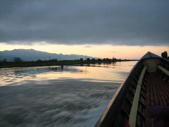 diesmal gings los mit dem Motorboot