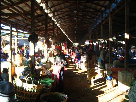 der riesige Markt bei Indein