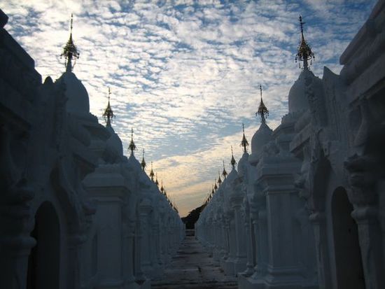 Anlage gleich neben Mandalay Hill kurz vor dem Sonnenuntergang