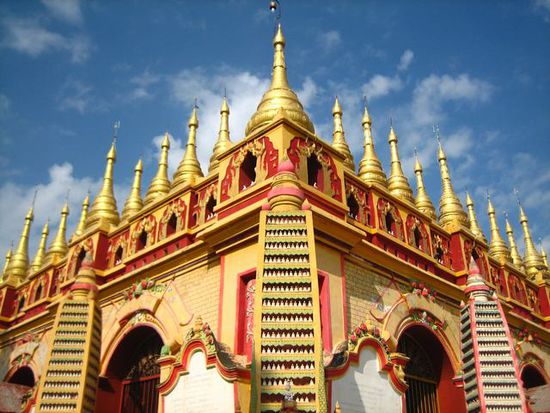 insgesamt sind 471 kleine Stupas auf diesem Tempel zu finden