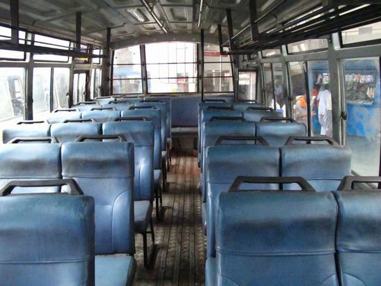 der Bus: zwar relativ sauber, allerdings sehr kuschelig!