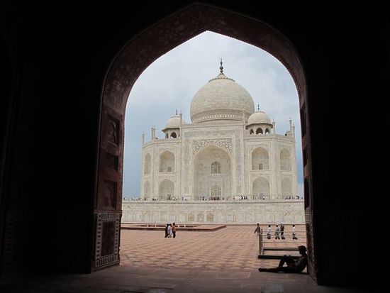 neben dem Taj befindet sich eine Moschee (Freitags ist die komplette Anlage deswegen auch geschlossen)