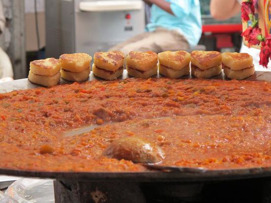 auch das war fabelhaft - wie man sieht mundet mir das Essen hier sehr das war ein vegetarisches Chili con Carne (Selbstinterpretation) mit Erdaepfelpuffer in Herzform