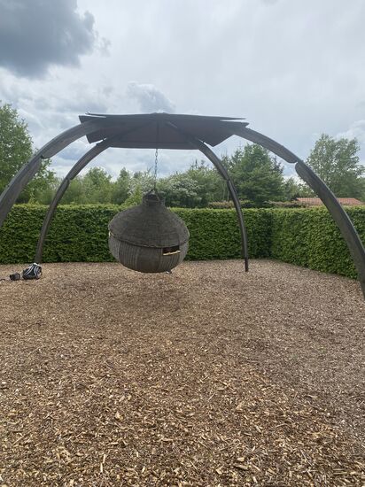 Spielplatz mit Schaukel'birne'