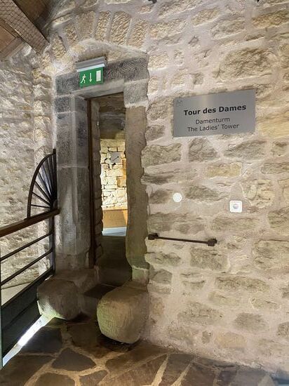 und schließlich den Damenturm