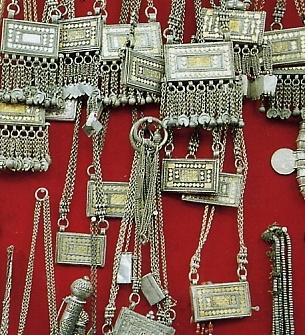 Silberschmuck mit Korandosen