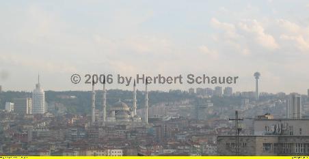 Im unteren Teil der Altstadt hat man einen schönen Überblick über die Neustadt mit derr großen Moschee und dem neuen Fernsehturm