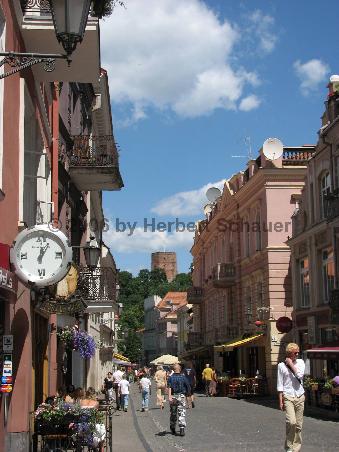 Burgstraße - Altstadtstraße mit Blick auf den Gedimina-Turm