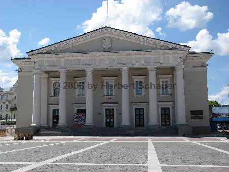 Rathaus mit klassizistischer Fassade