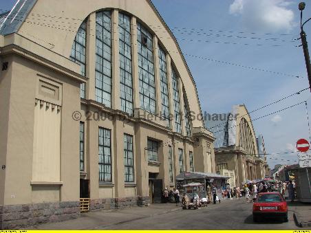 5 Zeppelin-Hangars dienen heute als Zentralmarkt von Riga, jeder für eine andere Marktsparte