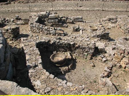 Das Besondere: Innenhöfe
Das Dorf um die Nuraghe zeichnet sich dadurch aus, dass die Hütten in Wohnkomplexe mit jeweils einem Hof angeordnet sind.