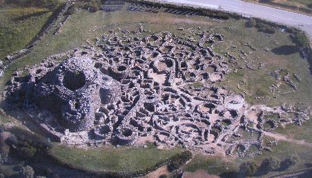 Luftaufnahme aus der Ausstellung in der Universität von Sassari (abfotografiert) - gut erkennbar auch bei Google Earth