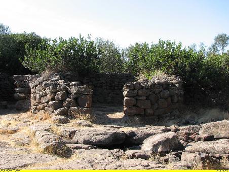 Nuragherdorf Serra Orios - Grundmauern einer Rundhütte