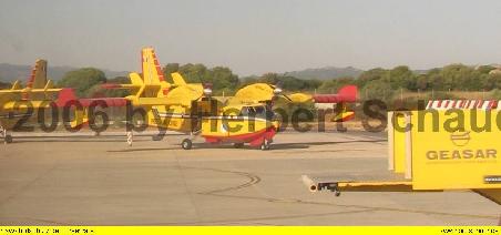 Löschflugzeuge auf dem Flughafen von Olbia