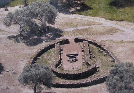 Luftbild aus der Ausstellung in der Universität Sassari (abfotografiert) - auch hier ist die Lage in Google Earth gut zu erkennen.