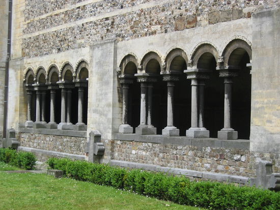 eher Wandelhalle als Kreuzgang