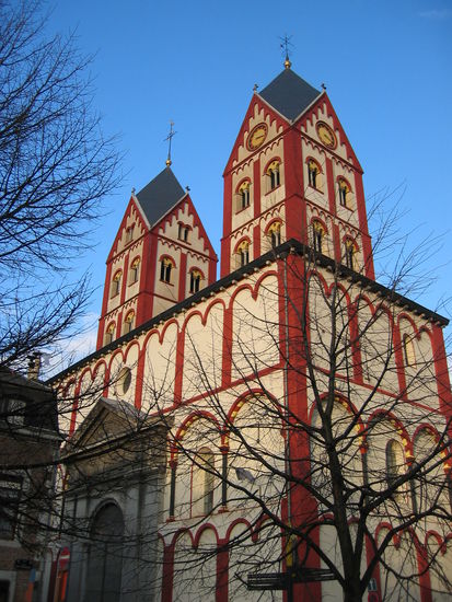 im Dezember 2006 ist es soweit: Die Gerüste sind verschwunden und die Kirche 'erstrahlt' in ihrer ursprünglichen Aufmachung - mir gefiel sie vorher besser!