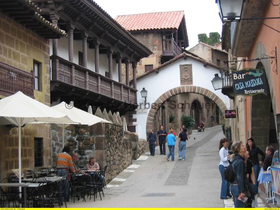 typische Gasse im Pueblo Espanol