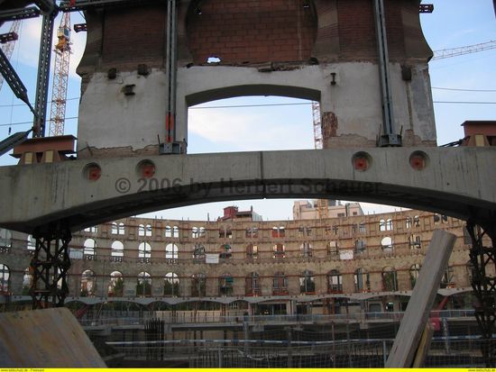 derzeitiger 'Zustand' der Stierkampfarena (ehem. Jugendstil) an der Plaça d'Espana