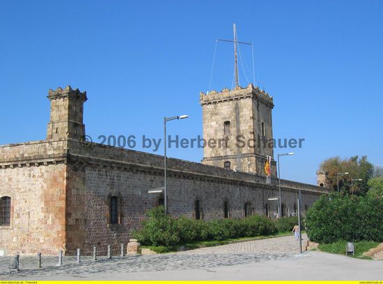 Militärmuseum im alten Kastell mit Sammlung historischer Waffen