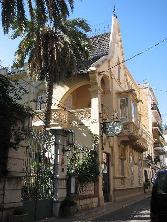 Casa Bonaventura Blai (Vil-la Avelina)- 1900 - Arch.: Gaietà Buigues i Monravà - Carrer Illa de Cuba 37