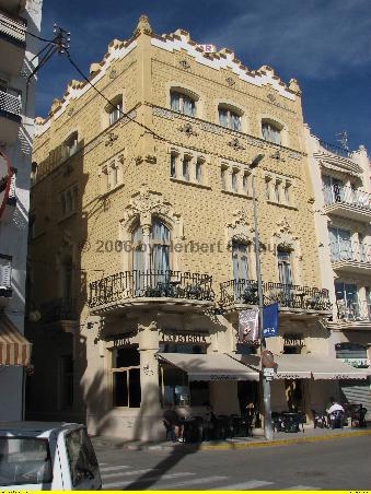 Casa Simó Llauradó - 1908 - Gaietà Miret i Raventós - Passeig de la Ribera 2